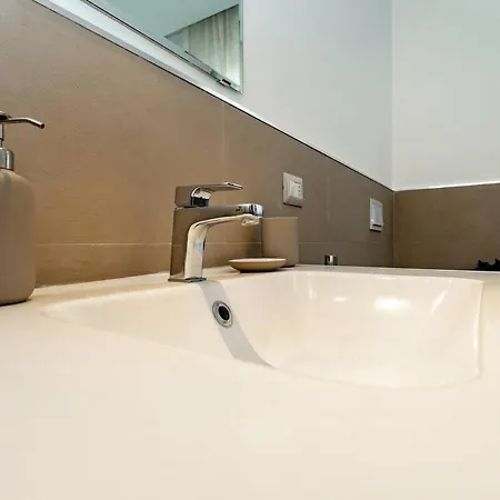 Hanura One - Modern 2bedrooms With Balcony
